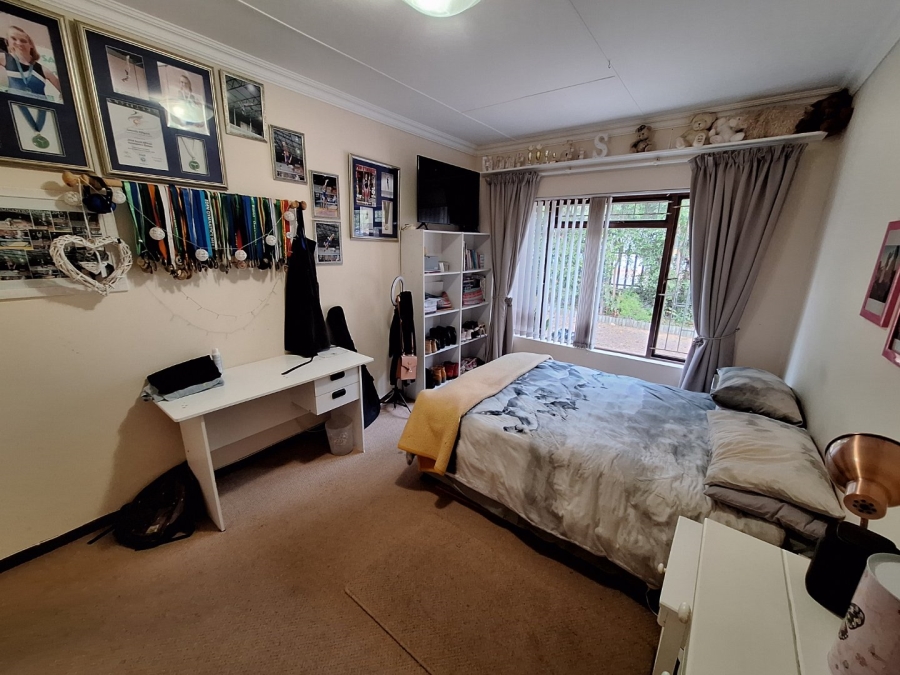 6 Bedroom Property for Sale in Bayview Western Cape
